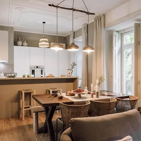 Apartment Badajoz - 3 Bedrooms And Terrace In Arroios Lisbon